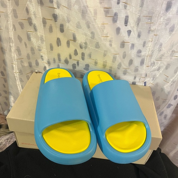 🆕 J/Slides  sizes 6- 9.      Not a Bundle - Picture 6 of 13